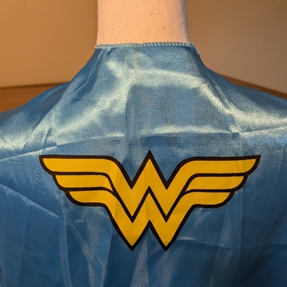 Wonder Woman Super Hero Cape OS - Picture 2 of 9